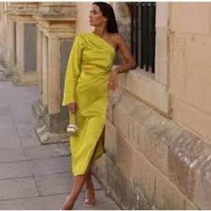 Elegant One-Shoulder Yellow Dress
